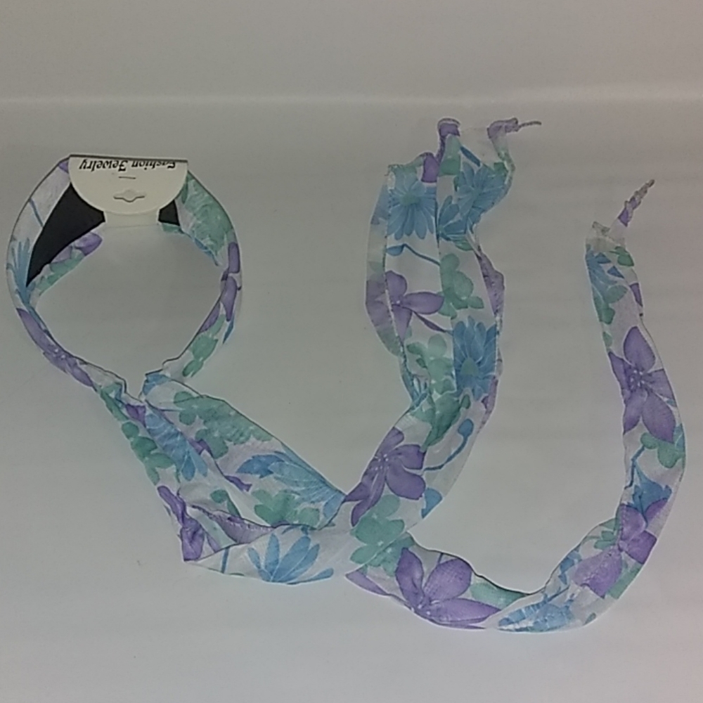 Set of 3 Different Horseshoe Hair Bands With Ties - Picture 4 of 6